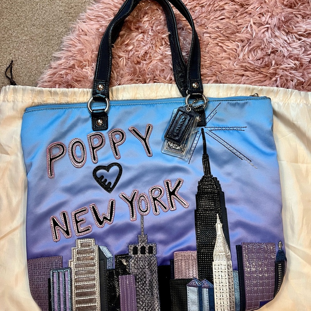 Coach Poppy New York Skyline Tote & matching wristlet Excellent Condition Rare!